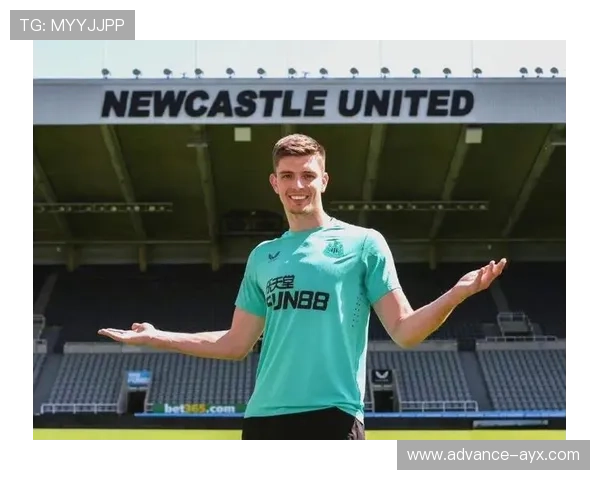 纽卡斯尔联俱乐部宣布签约新球员并调整战术布局迎接新赛季挑战