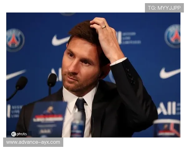 梅西转会巴黎后首次公开亮相 亮相仪式引发全球媒体关注